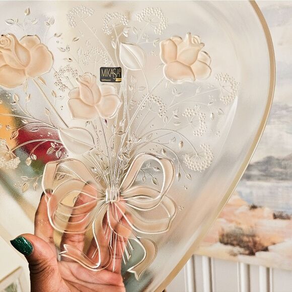 New VTG Mikasa Crystal Sweatheart Roses Embossed Serving Tray. - Picture 7 of 15